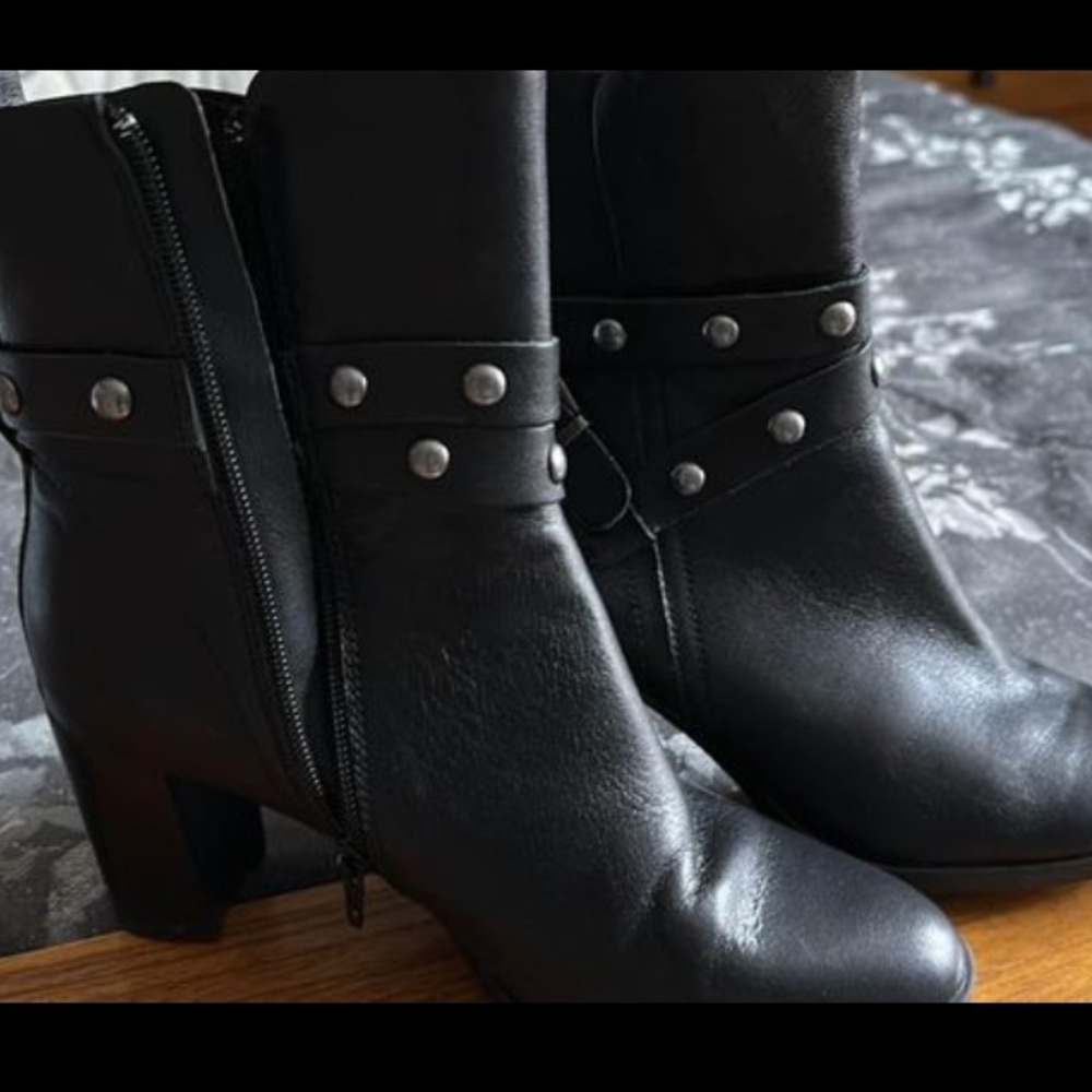 Born boots size 7